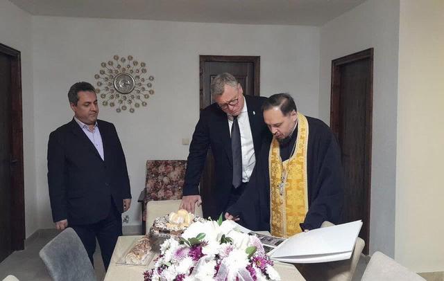 بازدید استاندار آستراخان از کلیسای «نیکُلای مقدس» بندرانزلی