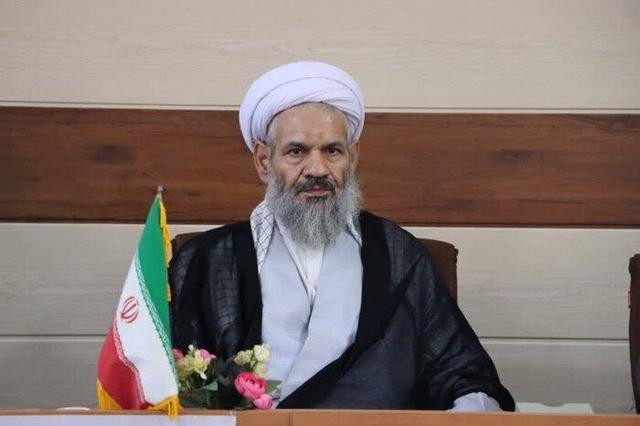 مدیران و کارگزاران نظام اسلامی در صف اول خدمت به مردم قرار دارند