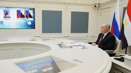 Putin pledges long-term backing for Egypt’s first nuclear plant