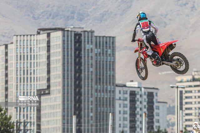 حمایت فدراسیون موتورسواری از بانوی ورزشکار سانحه دیده