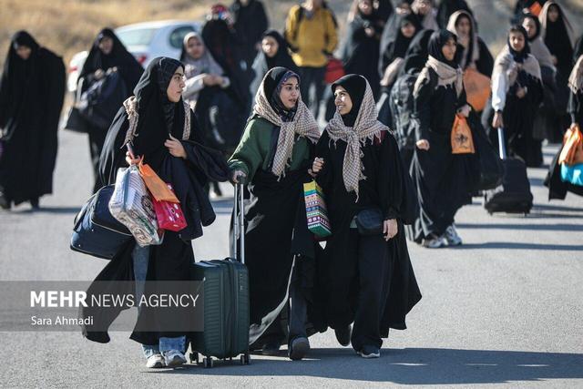 آئین بدرقه جمعی از دانش آموزان دختر مشهدی به راهیان نور