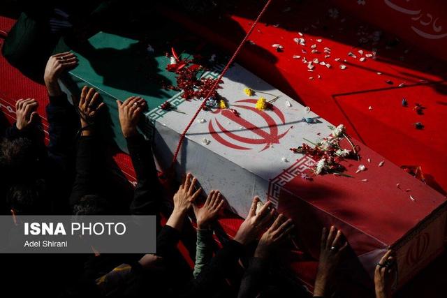 مراسم تشییع پیکرهای ۱۲ شهید گمنام - اصفهان