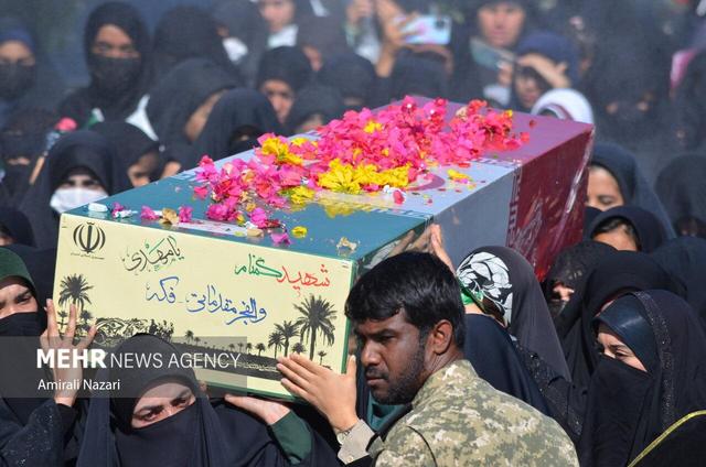 تشییع شهید گمنام بر دستان مردم گوهران بشاگرد