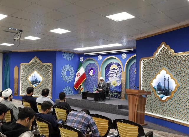 استاد حوزه علمیه قم: شعر در خط مقدم جنگ شناختی عصر ظهور است
