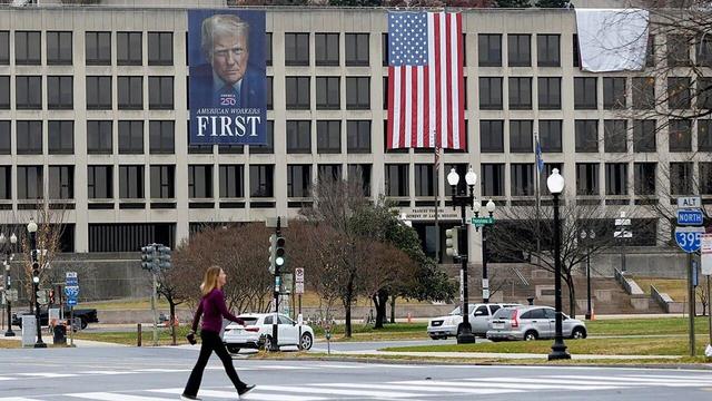 اقدام سفت و سخت ترامپ پس از جان باختن سارا بکستروم؛گرین کارت اتباع ۱۹ کشور از جمله ایران و افغانستان مورد بازبینی قرار میگیرد