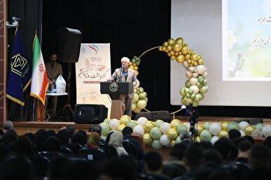 فضای انتقاد باید در دانشگاه زنده باشد