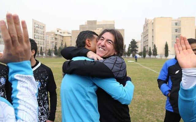 برخورد صمیمانه ساپینتو با رضاییان؛ حضور رامین در تمرین آبیها