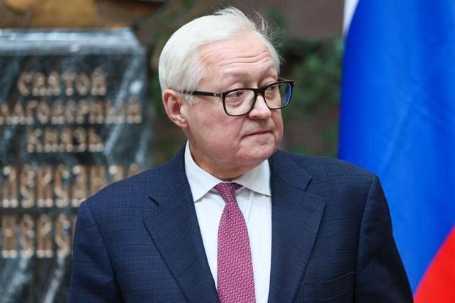 ریابکوف: روسیه شانهبهشانه در کنار مادورو ایستاده است