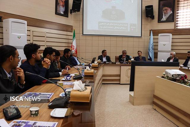 نشست رئیس مجمع نمایندگان استان یزد با دانشجویان و تشکلهای دانشجویی برگزار شد