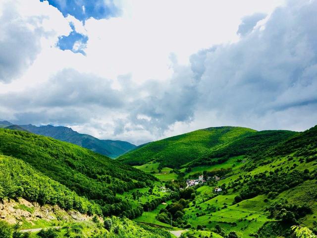 سفر به سرزمین قلعهها و جنگلهای مهآلود