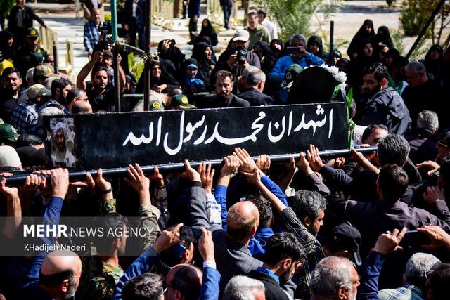 مادر شهید رضا ابارشی به فرزند شهیدش پیوست