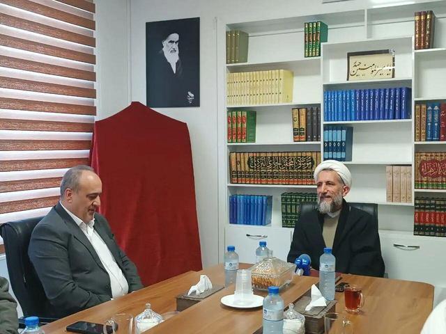 امام جمعه قزوین: آمیختن قرآن با هنر خوشنویسی تاثیر جهانی دارد