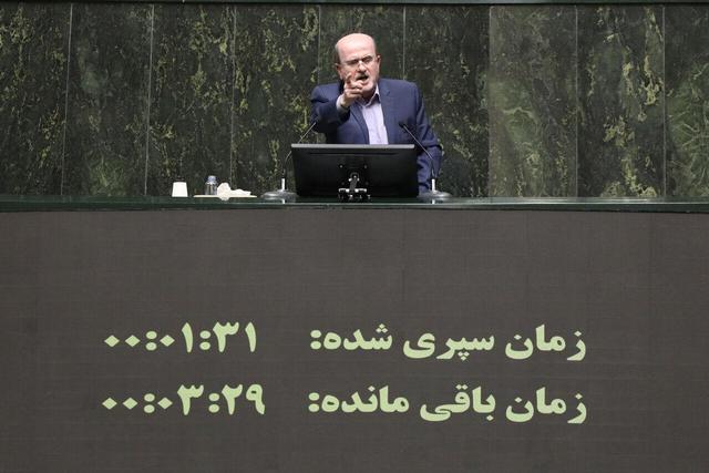 القای عدد و رقمهای اشتباه از پشت تریبون مجلس درست نیست