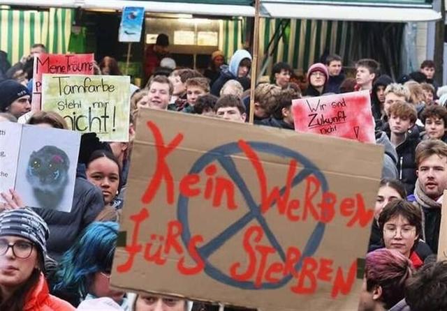 اعتصاب مدارس در ۹۰ شهر آلمان به دلیل بازگشت سربازی اجباری!