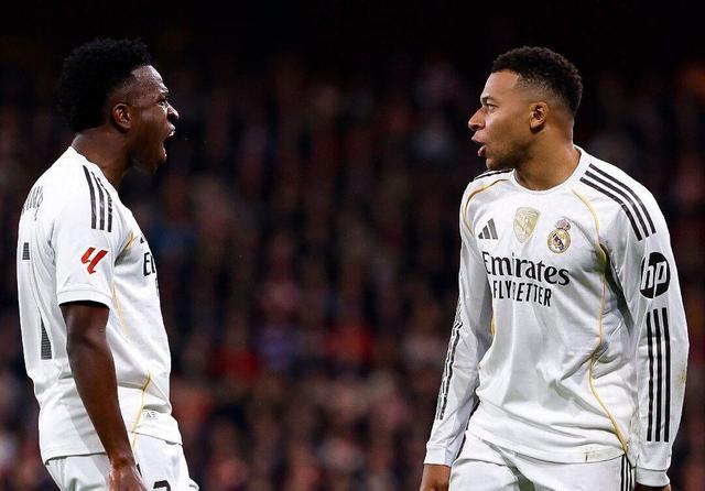 شب سیاه کهکشانیها؛ شکست در سانتیاگو برنابئو با ۲ اخراجی