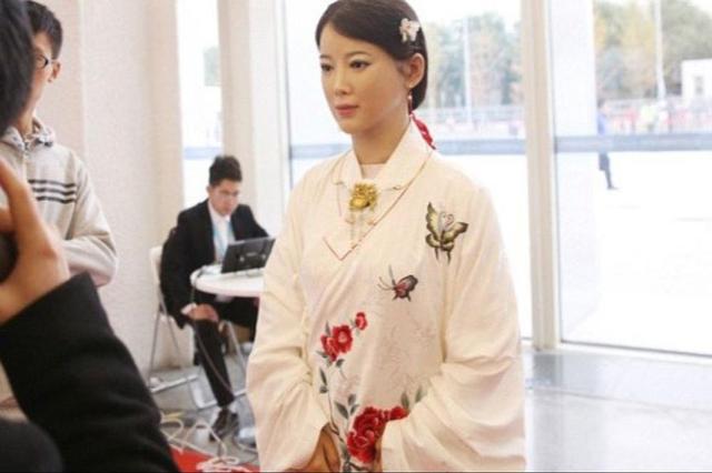 چین از ربات انساننمای پیشرفته خود رونمایی کرد