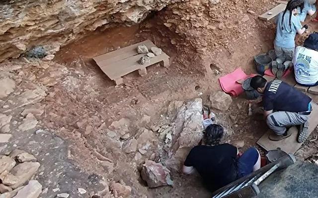 نئاندرتالها 100 هزارسال قبل در این مکان لباس چرمی درست میکردند