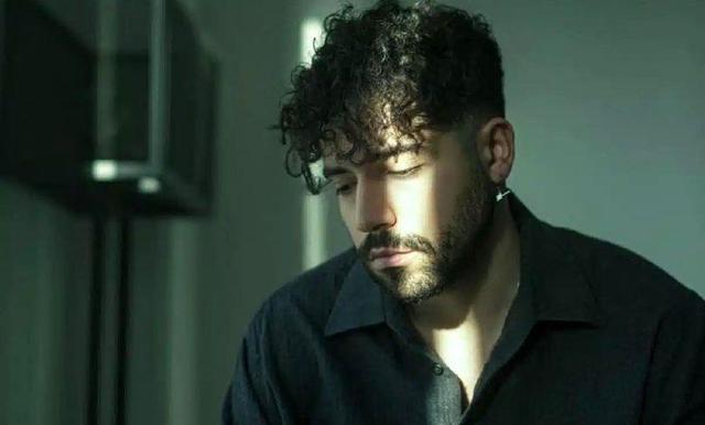 حمایت خانم بازیگر از شروین حاجی پور/تمرین دموکراسی کنیم (+عکس)