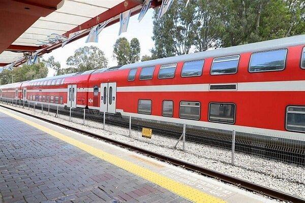 برخورد شدید قطار با خودروی شاسیبلند + فیلم