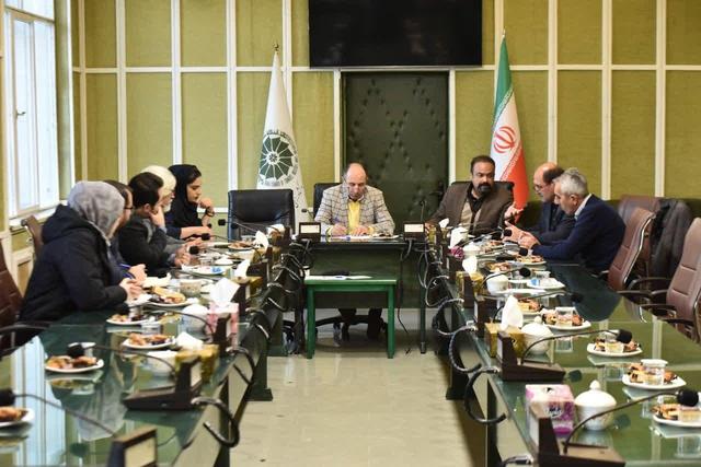 بررسی چالشها و فرصتهای سرمایهگذاری گردشگری و صنایعدستی در کمیسیون تخصصی اتاق ارومیه