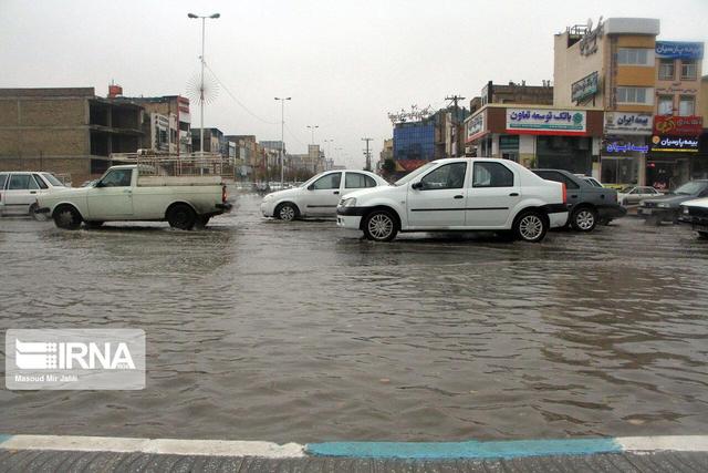 فیلم| وضعیت قرمز هواشناسی؛ بارش شدید باران و آبگرفتگی خیابانهای ایلام