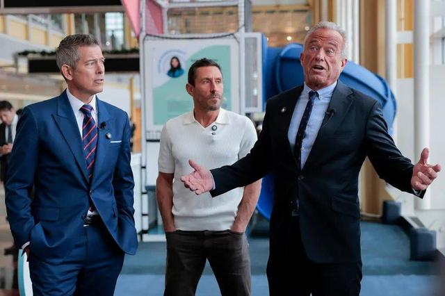 وزیر بهداشت مسابقه بارفیکس را برد +ویدیو