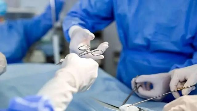 تصاویر تازه منتشر شده از اتاق عمل پزشک قلابی