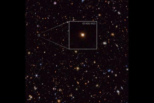 عکس «تلسکوپ فضایی هابل» از یک کهکشان آبی درخشان