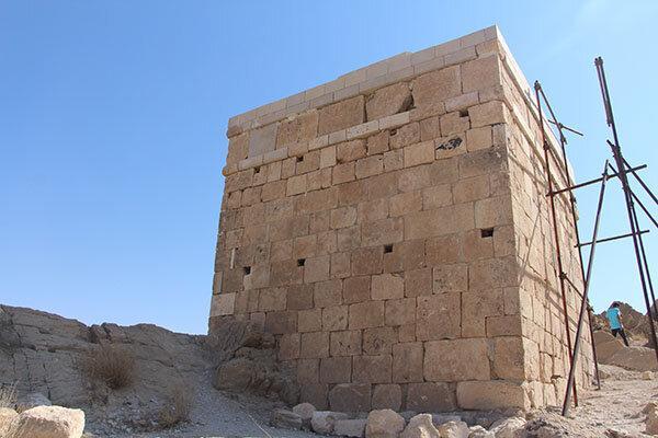 خرابکاری در آرامگاهِ فیلسوف ساسانی! + عکس