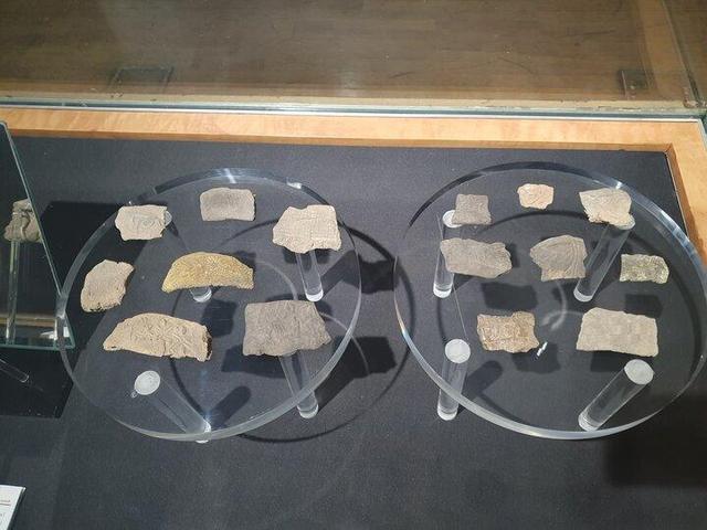 محمودی:آثاری از چرمنوشت در غار «زل»هستیجان؛اولین قلم خوشنویسی کشف شد