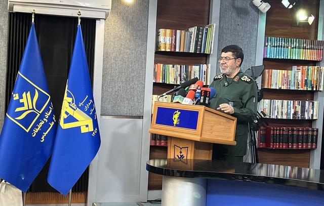 باید نقش زنان در اداره جامعه را به رخ دشمن بکشیم