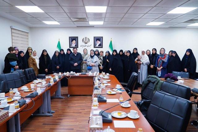 مخبر: بانوان در عرصه سیاستگذاری و اقتصاد دانشبنیان پیشرو باشند