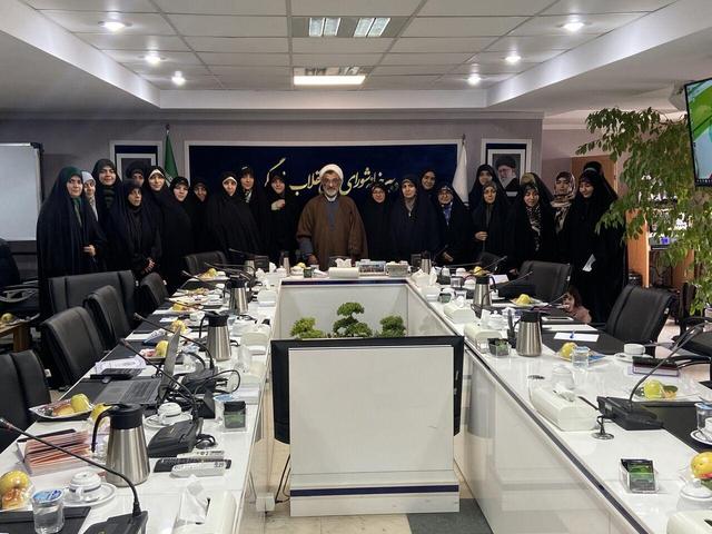 انقلاب اسلامی الگوی تازهای از زن مسلمان به جهان ارائه داد