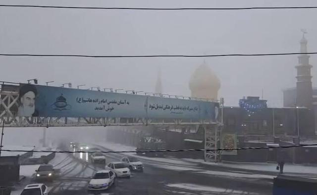 فیلم/ کولاک و بارش برف در محور هراز