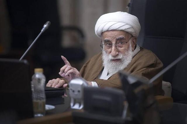 آیت الله جنتی: بهترین تجلیل از زن را اسلام داشته است