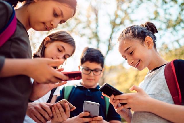 ممنوعیت استفاده از شبکههای اجتماعی برای افراد زیر 16 سال در استرالیا