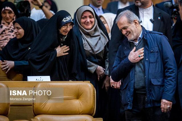 عکس روز | در حاشیه آیین گرامیداشت «روز زن و مقام مادر»