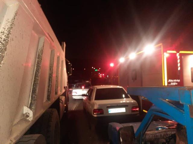 بارش باران منجر به وقوع ۲ تصادف زنجیره ای در تهران با ۱۵ مصدوم شد+ فیلم