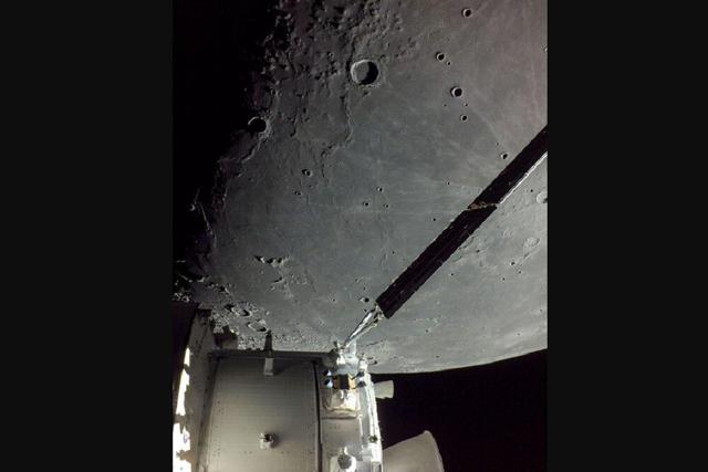 عکس روز ناسا از ملاقات کپسول «اوریون» با اقیانوس طوفانها