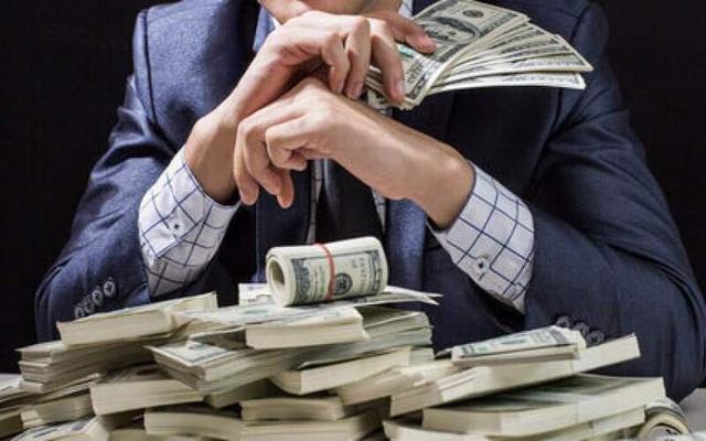 ببینید؛ ساعت ۶۳۰ میلیارد تومانی آقازاده ثروتمند! + عکس