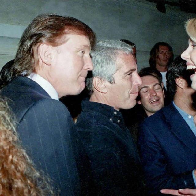 دموکراتها عکسهای جدیدی از ترامپ در املاک دلال جنسی منتشر کردند؛ از وودی آلن تا کلینتون و از بیل گیتس تا نوام چامسکی و بنن/ عکس