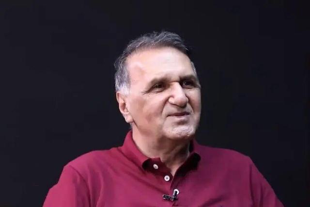 برخی بازیکنان پرسپولیس باید جدا شوند/ به هاشمیان گفتم بیا مشورت کنیم، گوش نکرد/ تیم ملی قلعهنویی به دلم نمیچسبد