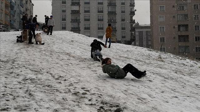 دست برف بر شانههای کردستان ترکیه نشست و دل ها را شاد کرد + تصاویر