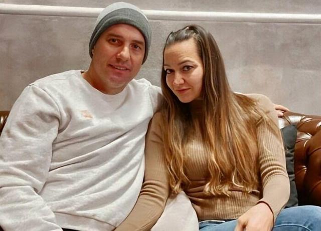 صدرنشینی پرسپولیس برای اوسمار با خانواده شیرینتر شد +عکس