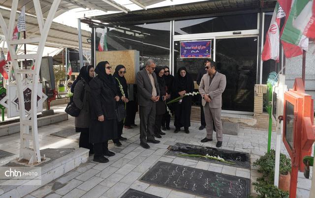ادای احترام پرسنل میراث فرهنگی سیستان وبلوچستان به مقام شامخ شهدا و مادران آسمانی به مناسبت هفته گرامیداشت مقام مادر