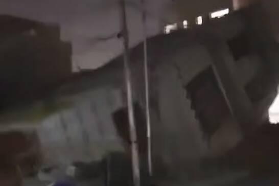 فیلم/ ریزش ناگهانی یک مجتمع مسکونی در نجف