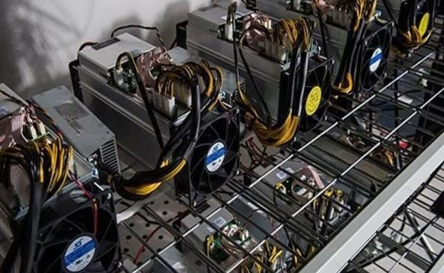 ماینرهای فعال قاچاق در شهرستان بندرلنگه از مدار خارج شدند