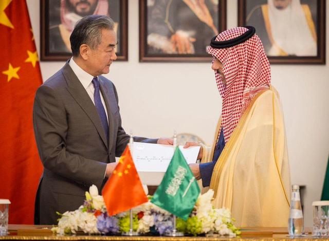 سفر وزیر خارجه چین به عربستان/ برنامهها و اهداف