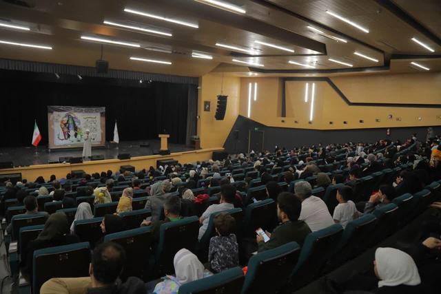 تقدیر از ۴۰۰ دانشآموز در اختتامیه پویش «پیک فاطمی» در کاشان