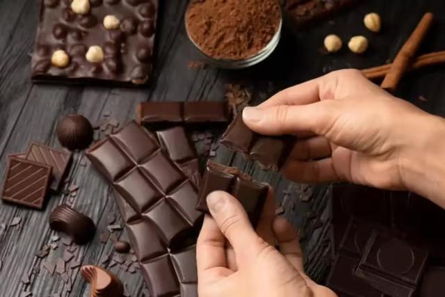 چگونه شکلات تلخ میتواند روند پیری را کند، کند؟